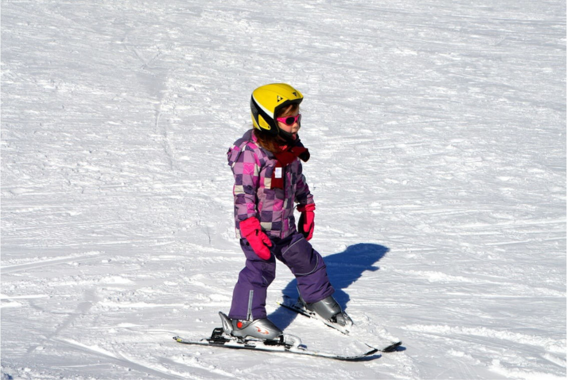 dziewczynka na nartach w Szczyrku
